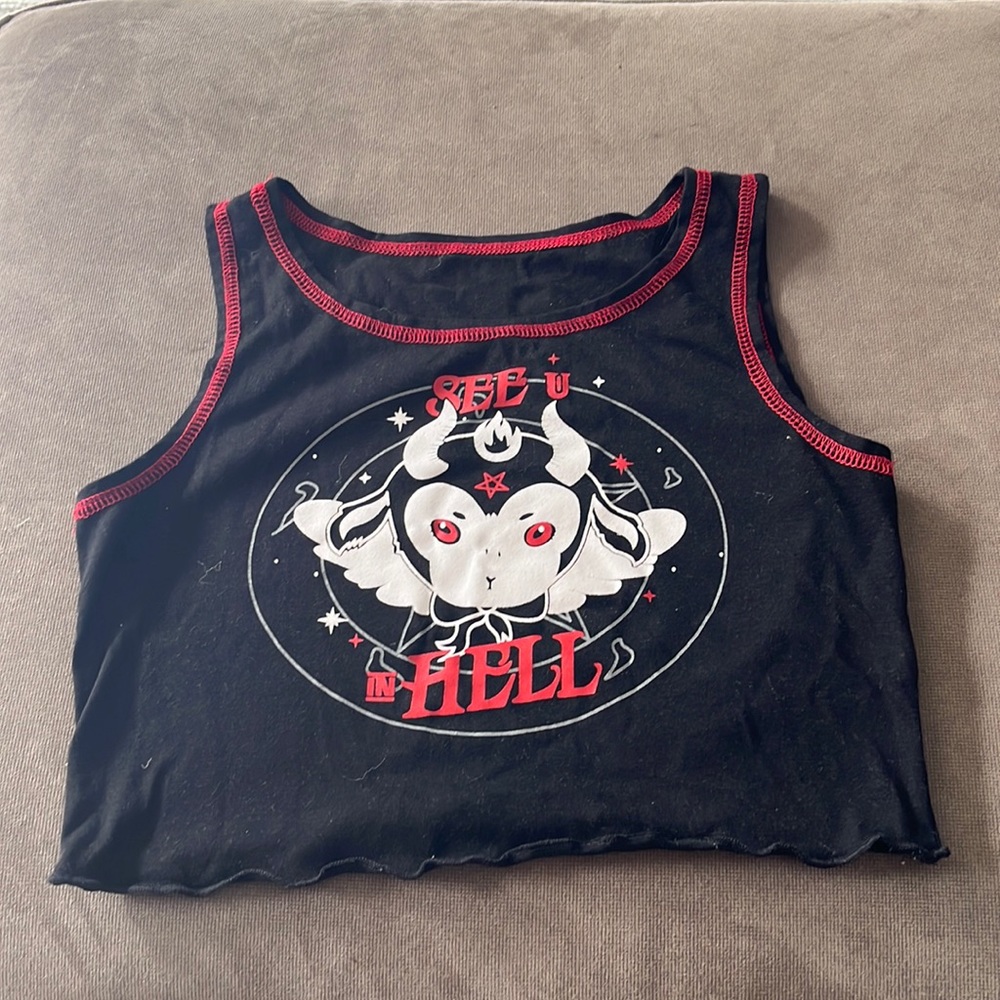 Black and red graphic cropped tank top